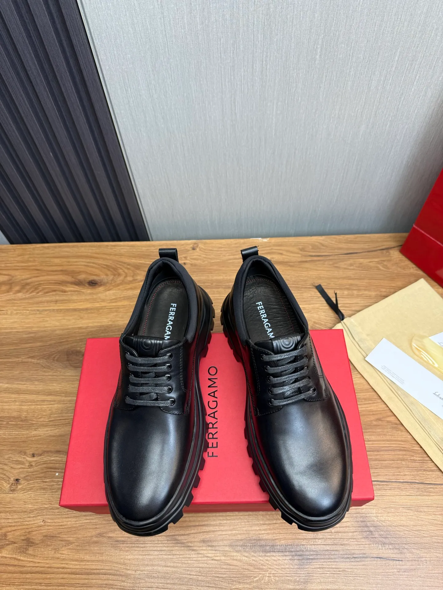 Men's shoes 💰880💰 Ferragamo. [Ferragamo] Men's Loaf leather shoes, the latest hot style, 1:1 original purchase quality, top quality, imported open-edge beaded cowhide leather on the upper, hand-made three-dimensional stitching highlights the round toe design, the inner feet are made of imported cowhide, with original wear-resistant rubber outsole, matching code 39-44, (38, 45 custom-made, non-refundable)